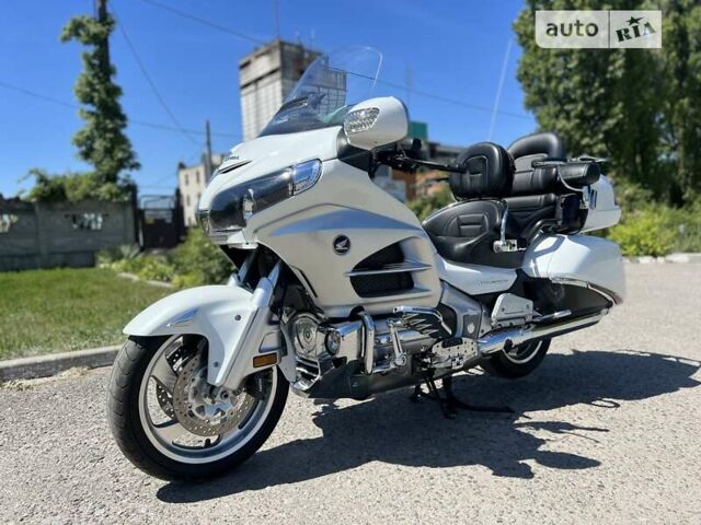 Білий Хонда GL 1800 Gold Wing, об'ємом двигуна 0 л та пробігом 27 тис. км за 16700 $, фото 1 на Automoto.ua