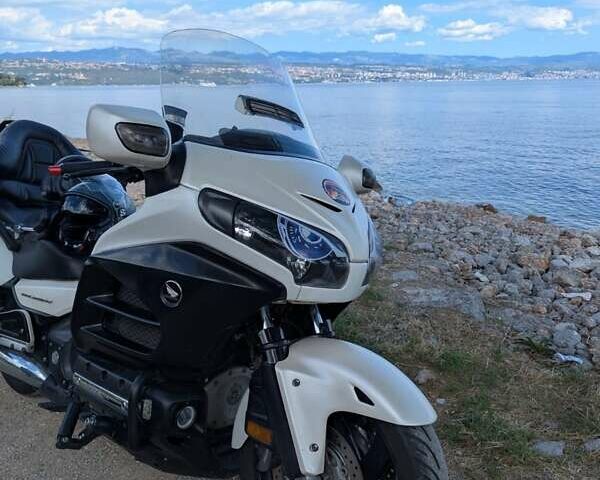 Белый Хонда GL 1800 Gold Wing, объемом двигателя 1.83 л и пробегом 194 тыс. км за 12700 $, фото 1 на Automoto.ua