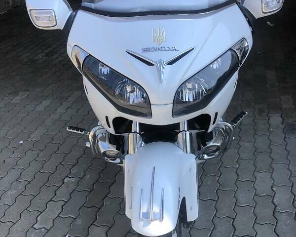 Белый Хонда GL 1800 Gold Wing, объемом двигателя 0 л и пробегом 30 тыс. км за 15000 $, фото 1 на Automoto.ua
