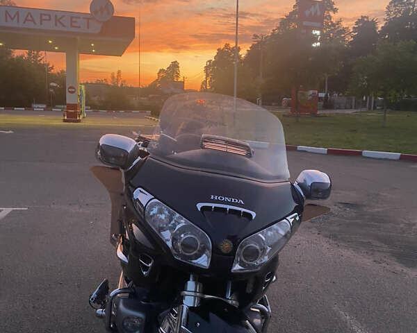 Черный Хонда GL 1800 Gold Wing, объемом двигателя 1.8 л и пробегом 85 тыс. км за 14500 $, фото 1 на Automoto.ua