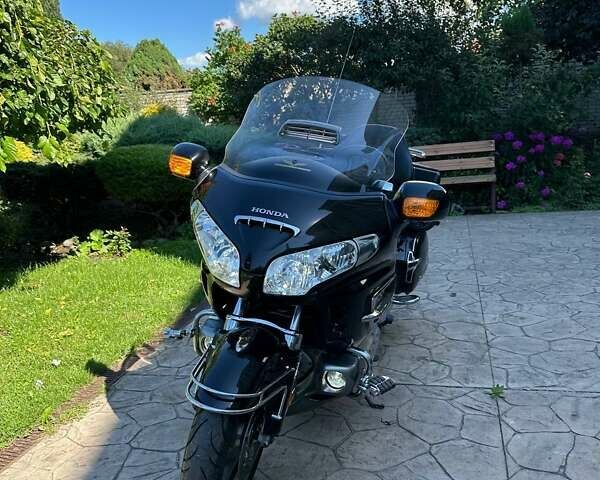 Черный Хонда GL 1800 Gold Wing, объемом двигателя 0 л и пробегом 32 тыс. км за 16000 $, фото 1 на Automoto.ua