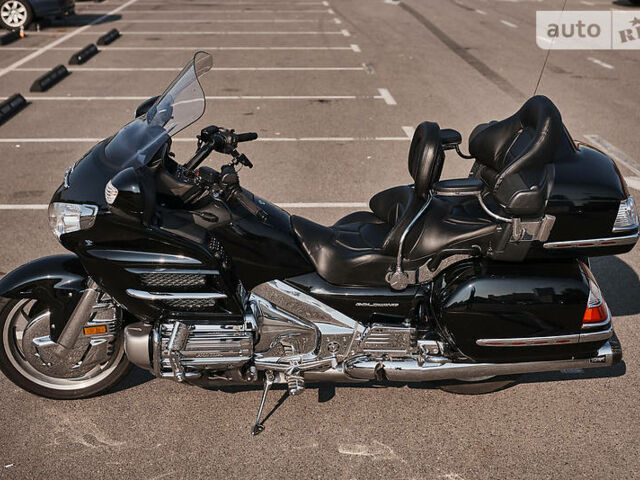 Черный Хонда GL 1800 Gold Wing, объемом двигателя 1.8 л и пробегом 40 тыс. км за 15200 $, фото 1 на Automoto.ua