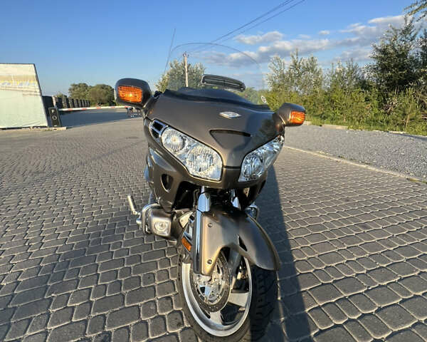 Коричневый Хонда GL 1800 Gold Wing, объемом двигателя 1.8 л и пробегом 128 тыс. км за 9600 $, фото 1 на Automoto.ua
