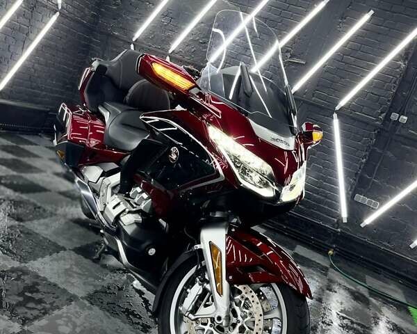 Красный Хонда GL 1800 Gold Wing, объемом двигателя 1.83 л и пробегом 40 тыс. км за 28800 $, фото 1 на Automoto.ua