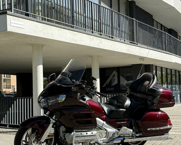 Красный Хонда GL 1800 Gold Wing, объемом двигателя 1.8 л и пробегом 60 тыс. км за 10999 $, фото 1 на Automoto.ua