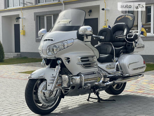 Хонда GL 1800 Gold Wing, объемом двигателя 0 л и пробегом 57 тыс. км за 14000 $, фото 1 на Automoto.ua