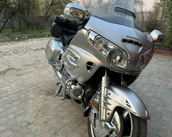 Хонда GL 1800 Gold Wing, объемом двигателя 0 л и пробегом 72 тыс. км за 12500 $, фото 1 на Automoto.ua