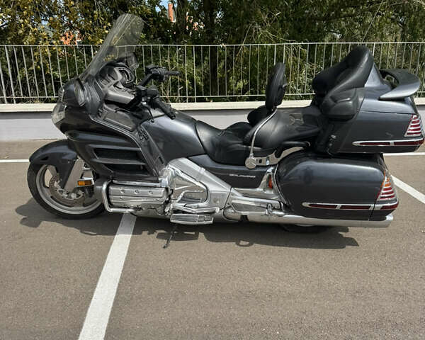 Серый Хонда GL 1800 Gold Wing, объемом двигателя 1.8 л и пробегом 53 тыс. км за 10500 $, фото 1 на Automoto.ua