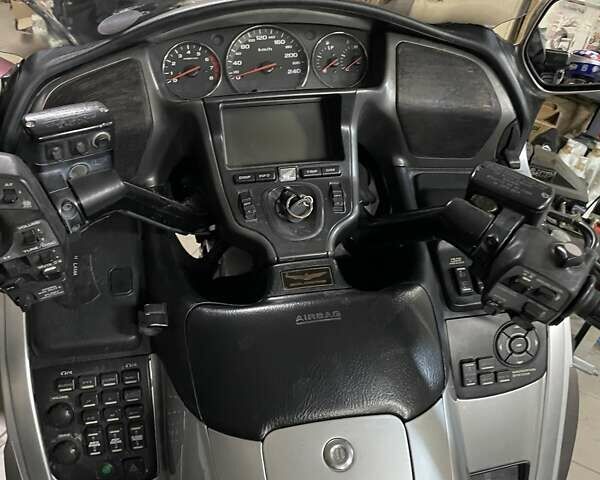 Серый Хонда GL 1800 Gold Wing, объемом двигателя 1.8 л и пробегом 135 тыс. км за 9000 $, фото 1 на Automoto.ua