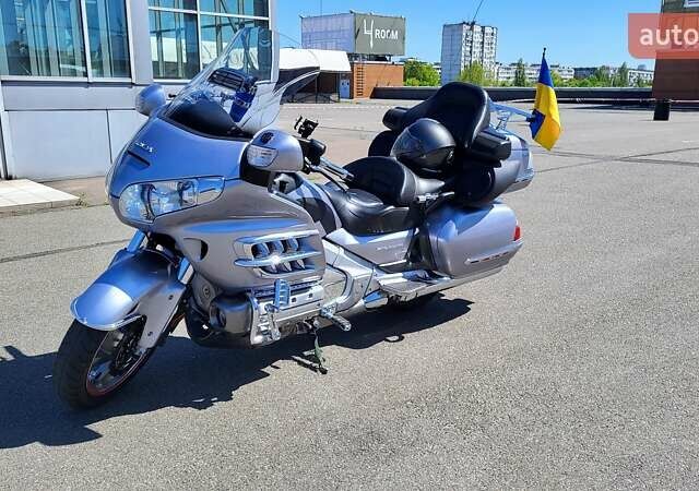 Серый Хонда GL 1800 Gold Wing, объемом двигателя 1.83 л и пробегом 75 тыс. км за 15000 $, фото 1 на Automoto.ua