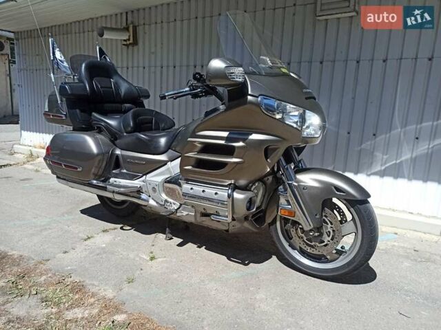 Серый Хонда GL 1800 Gold Wing, объемом двигателя 1.8 л и пробегом 64 тыс. км за 14300 $, фото 1 на Automoto.ua