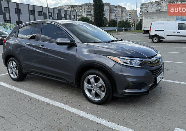 Серый Хонда ХРВ, объемом двигателя 1.8 л и пробегом 92 тыс. км за 15000 $, фото 1 на Automoto.ua