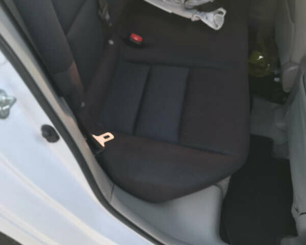 Белый Хонда Инсайт, объемом двигателя 1.3 л и пробегом 220 тыс. км за 6000 $, фото 1 на Automoto.ua