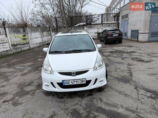 Белый Хонда Джаз, объемом двигателя 1.34 л и пробегом 247 тыс. км за 6000 $, фото 1 на Automoto.ua