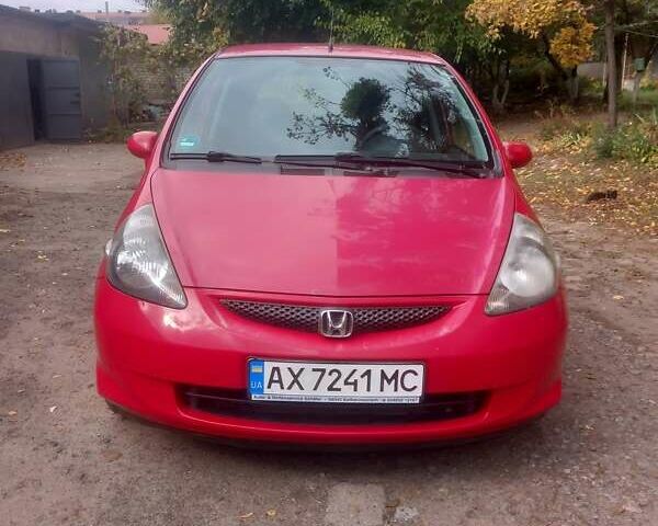 Красный Хонда Джаз, объемом двигателя 1.25 л и пробегом 200 тыс. км за 4000 $, фото 1 на Automoto.ua