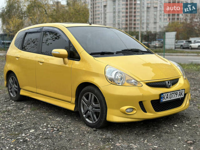Желтый Хонда Джаз, объемом двигателя 1.4 л и пробегом 230 тыс. км за 4799 $, фото 1 на Automoto.ua