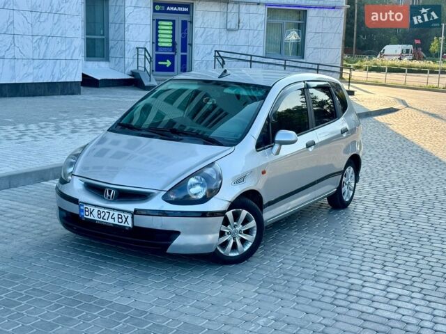 Серый Хонда Джаз, объемом двигателя 1.34 л и пробегом 295 тыс. км за 3950 $, фото 1 на Automoto.ua