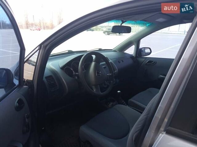 Серый Хонда Джаз, объемом двигателя 1.25 л и пробегом 111 тыс. км за 4400 $, фото 1 на Automoto.ua