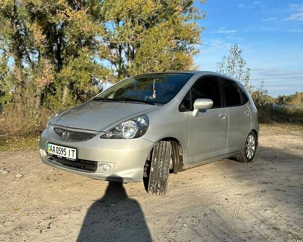 Серый Хонда Джаз, объемом двигателя 1.34 л и пробегом 101 тыс. км за 4599 $, фото 1 на Automoto.ua