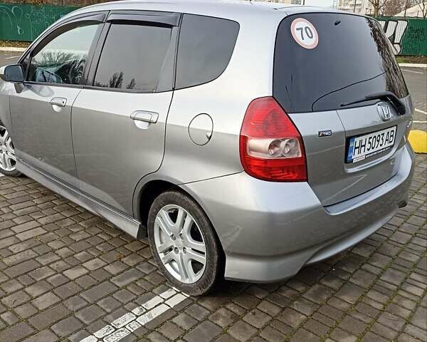 Серый Хонда Джаз, объемом двигателя 1.34 л и пробегом 240 тыс. км за 5400 $, фото 1 на Automoto.ua