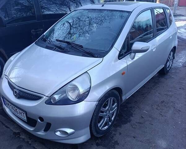 Серый Хонда Джаз, объемом двигателя 1.3 л и пробегом 200 тыс. км за 5500 $, фото 1 на Automoto.ua