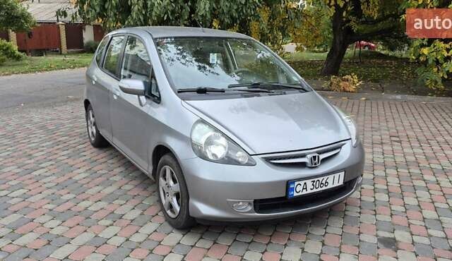 Серый Хонда Джаз, объемом двигателя 1.3 л и пробегом 150 тыс. км за 4400 $, фото 1 на Automoto.ua