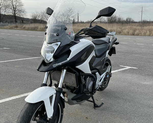 Белый Хонда NC 700X, объемом двигателя 0.7 л и пробегом 38 тыс. км за 5000 $, фото 1 на Automoto.ua