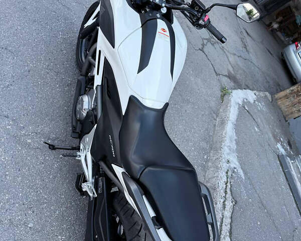 Белый Хонда NC 700X, объемом двигателя 0.7 л и пробегом 24 тыс. км за 6500 $, фото 1 на Automoto.ua