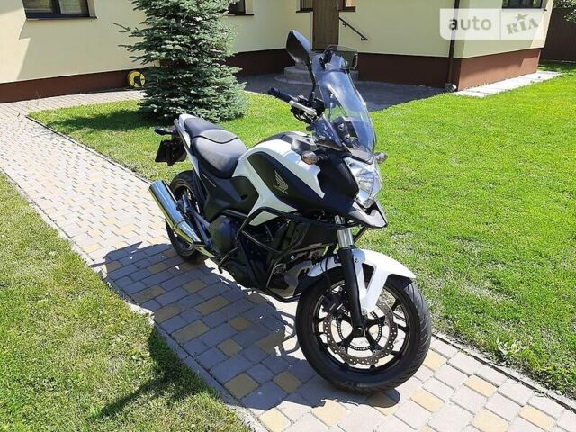 Білий Хонда NC 750, об'ємом двигуна 0.75 л та пробігом 8 тис. км за 7300 $, фото 1 на Automoto.ua