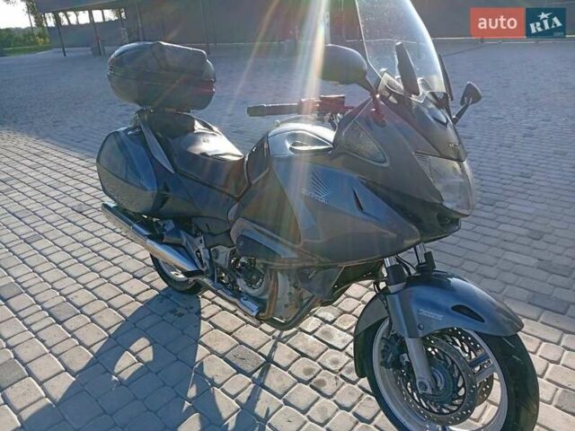Серый Хонда NT 700V, объемом двигателя 0.68 л и пробегом 98 тыс. км за 4500 $, фото 1 на Automoto.ua
