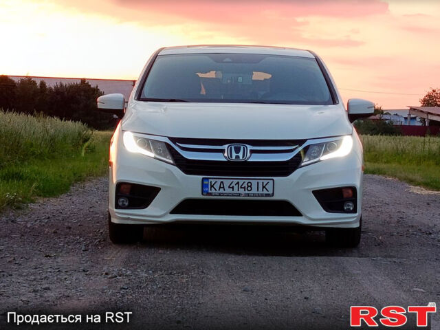 Белый Хонда Одиссей, объемом двигателя 3.5 л и пробегом 86 тыс. км за 24500 $, фото 1 на Automoto.ua