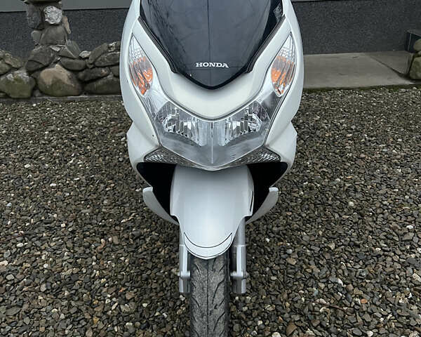 Белый Хонда PCX 125, объемом двигателя 0.13 л и пробегом 18 тыс. км за 1620 $, фото 1 на Automoto.ua