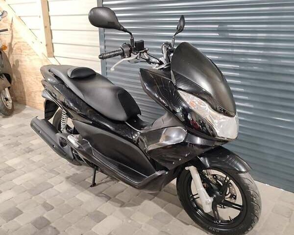 Черный Хонда PCX 125, объемом двигателя 0.13 л и пробегом 17 тыс. км за 2200 $, фото 1 на Automoto.ua