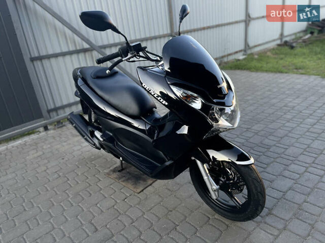 Черный Хонда PCX 125, объемом двигателя 0.13 л и пробегом 39 тыс. км за 1899 $, фото 1 на Automoto.ua