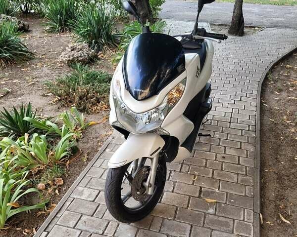 Хонда PCX 125, объемом двигателя 0.13 л и пробегом 20 тыс. км за 2200 $, фото 1 на Automoto.ua