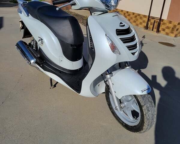 Білий Хонда SH 125, об'ємом двигуна 0 л та пробігом 18 тис. км за 950 $, фото 1 на Automoto.ua