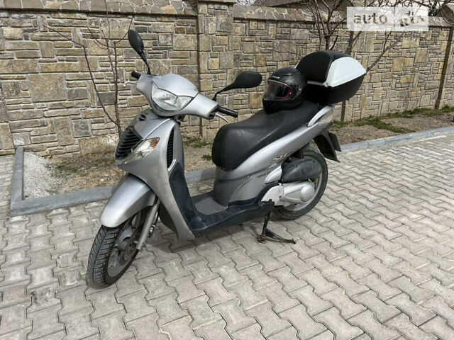 Серый Хонда SH 125, объемом двигателя 0.13 л и пробегом 22 тыс. км за 1500 $, фото 1 на Automoto.ua