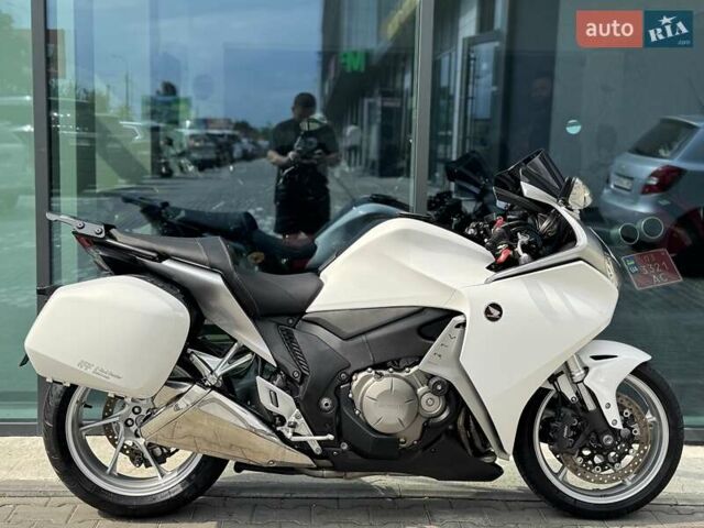 Белый Хонда VFR 1200F, объемом двигателя 1.2 л и пробегом 39 тыс. км за 8999 $, фото 1 на Automoto.ua