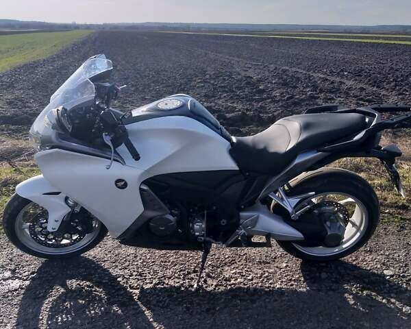 Чорний Хонда VFR 1200F, об'ємом двигуна 1.24 л та пробігом 21 тис. км за 8300 $, фото 1 на Automoto.ua