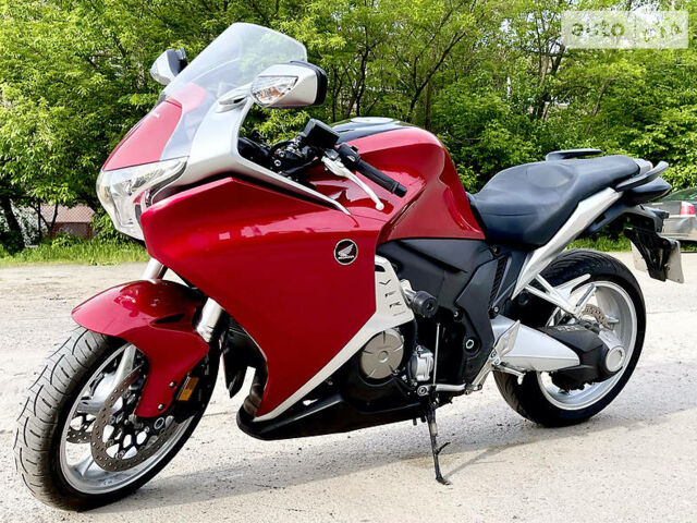 Красный Хонда VFR 1200F, объемом двигателя 1.2 л и пробегом 18 тыс. км за 8300 $, фото 1 на Automoto.ua