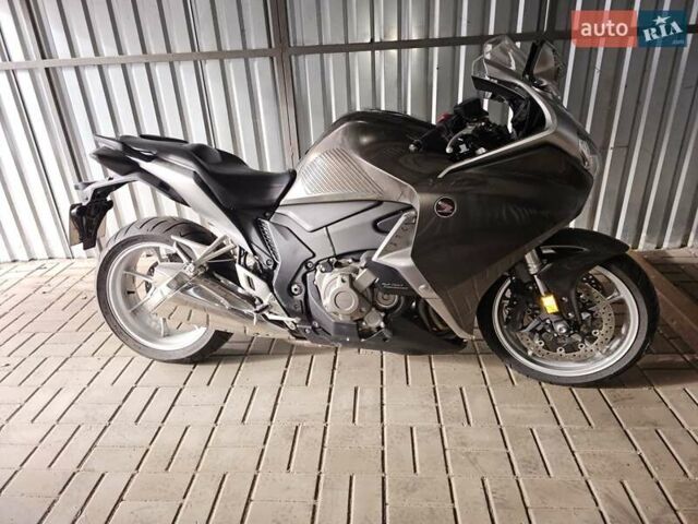 Хонда VFR 1200F, объемом двигателя 1.24 л и пробегом 4 тыс. км за 11000 $, фото 1 на Automoto.ua