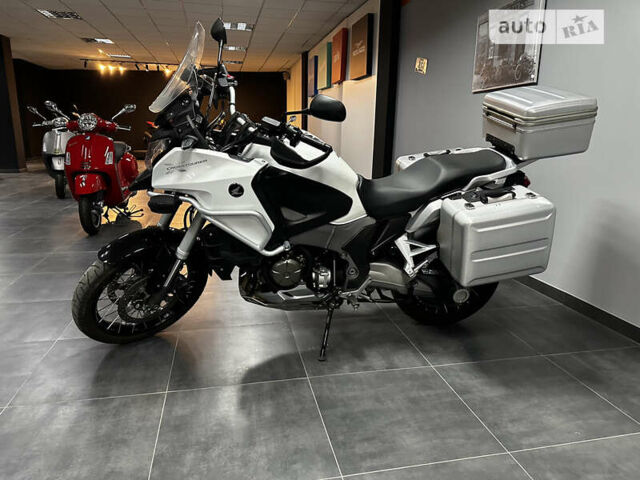 Білий Хонда VFR 1200X Crosstourer, об'ємом двигуна 1.24 л та пробігом 28 тис. км за 11300 $, фото 1 на Automoto.ua