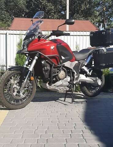 Красный Хонда VFR 1200X Crosstourer, объемом двигателя 1.24 л и пробегом 16 тыс. км за 12000 $, фото 1 на Automoto.ua