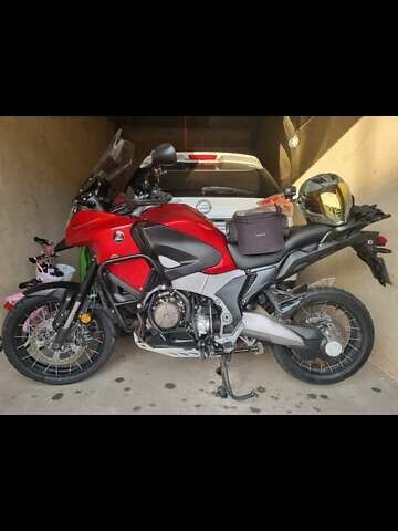 Красный Хонда VFR 1200X Crosstourer, объемом двигателя 1.24 л и пробегом 74 тыс. км за 11200 $, фото 1 на Automoto.ua