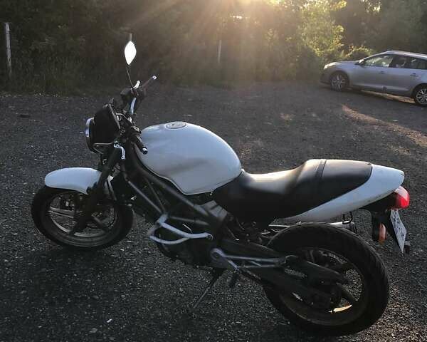 Белый Хонда VTR 250, объемом двигателя 0.25 л и пробегом 62 тыс. км за 2900 $, фото 1 на Automoto.ua
