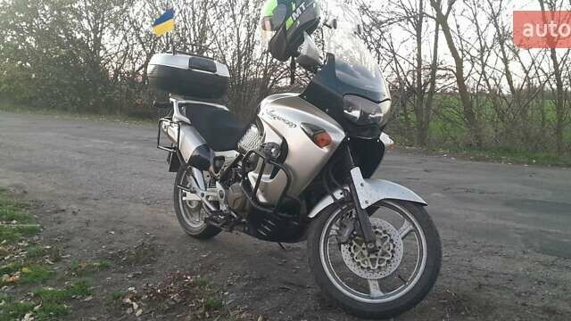 Хонда Varadero 1000, объемом двигателя 1 л и пробегом 85 тыс. км за 4500 $, фото 1 на Automoto.ua