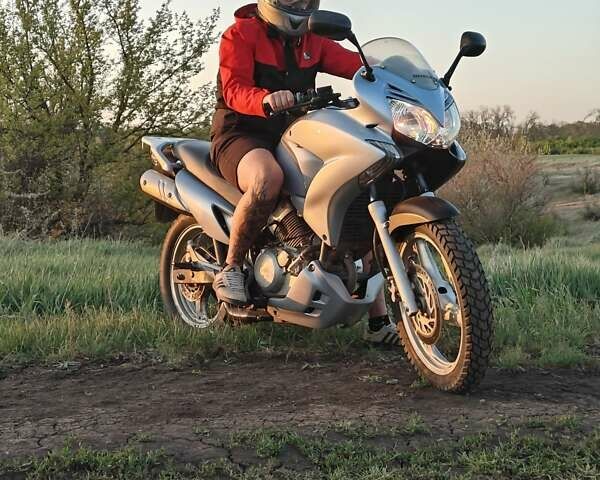 Серый Хонда XL 125V Varadero, объемом двигателя 0 л и пробегом 50 тыс. км за 1600 $, фото 1 на Automoto.ua