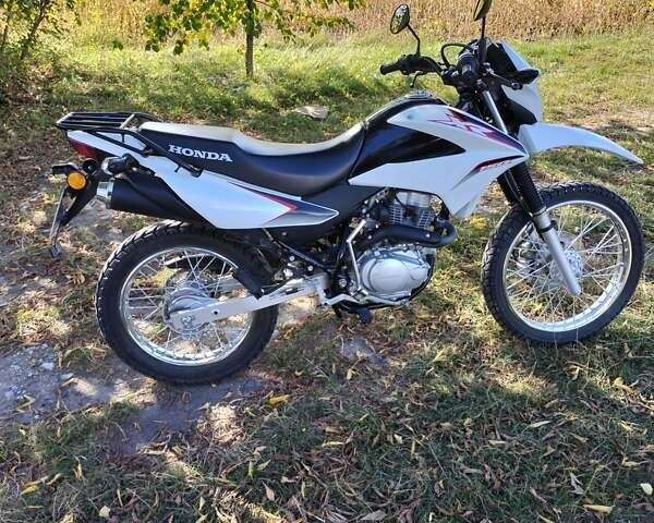 Белый Хонда XR 150L, объемом двигателя 0.15 л и пробегом 11 тыс. км за 2000 $, фото 1 на Automoto.ua