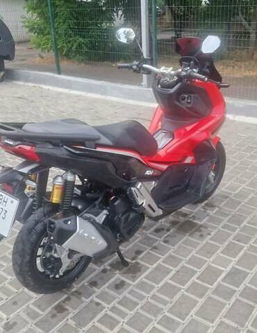 Красный Хонда ADV 150, объемом двигателя 0.15 л и пробегом 10 тыс. км за 3700 $, фото 1 на Automoto.ua