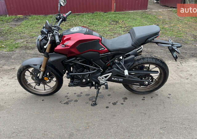 Красный Хонда CB 300R, объемом двигателя 0.3 л и пробегом 2 тыс. км за 4500 $, фото 1 на Automoto.ua